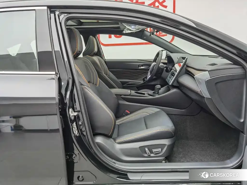 Toyota Avalon 2026 Черный из Китая, фото 4