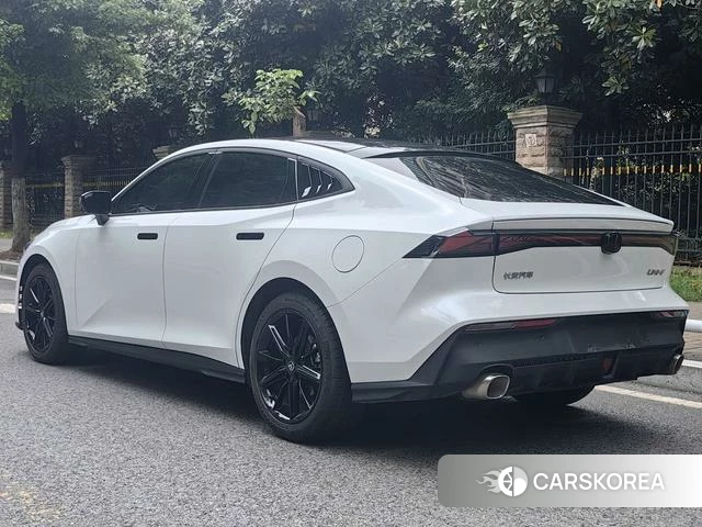 Chang'an UNI-V 2023 Белый из Китая, фото 4