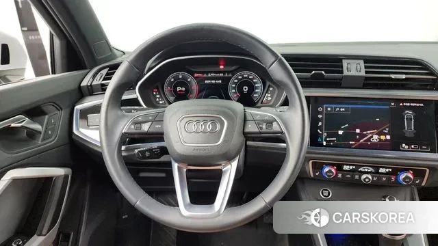 Audi Q3 (F3) 2023 Белый из Кореи, фото 4