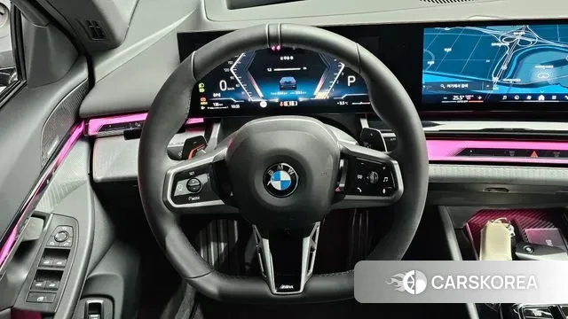 BMW 5 Series (G60) 2025 Черный из Кореи, фото 4