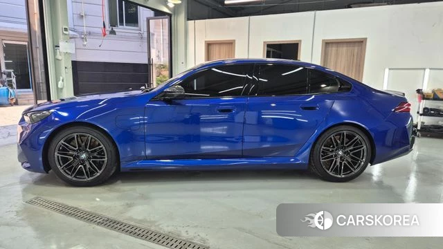 BMW M5 (G90) 2025 Синий из Кореи, фото 4