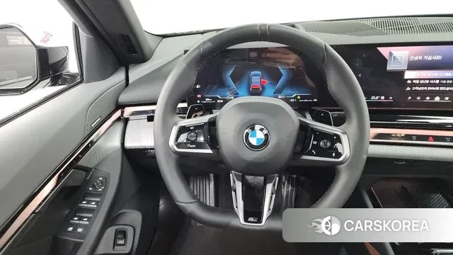 BMW 5 Series (G60) 2025 Черный из Кореи, фото 4