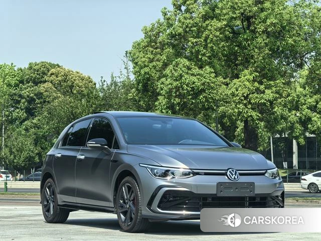 Volkswagen Golf 2024 Серебристо-серый из Китая, фото 4
