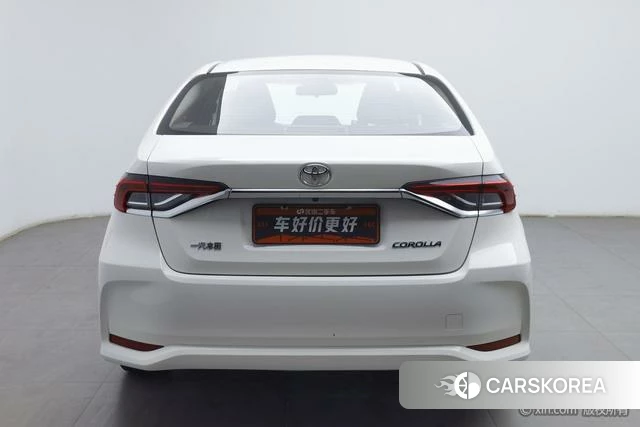 Toyota Corolla 2023 Белый из Китая, фото 4