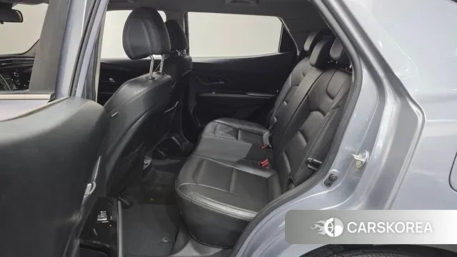 Ssangyong Beautiful Korando 2023 Светло-серебряный цвет из Кореи, фото 4