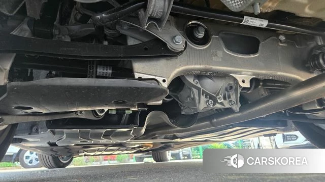 BMW 5 Series (G60) 2026 Светло-серебряный цвет из Кореи, фото 4