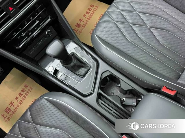 Volkswagen Tiguan L 2022 Серебристо-серый из Китая, фото 4