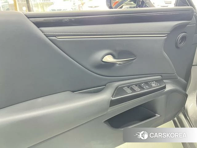 Lexus ES 2021 Серебристо-серый из Китая, фото 4