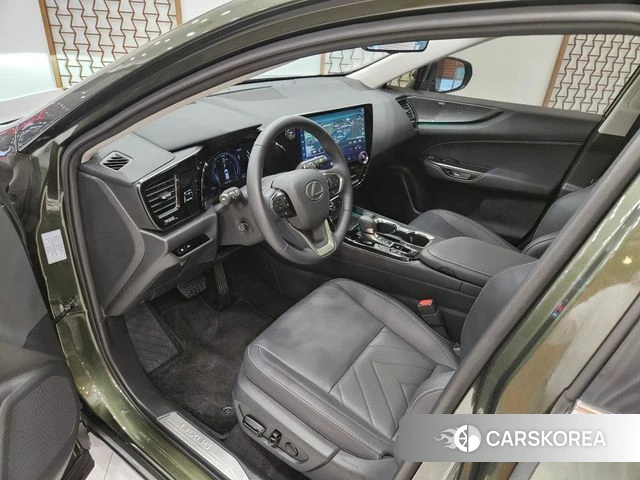 Lexus NX350h Second generation 2025 Темно-зеленый из Кореи, фото 4