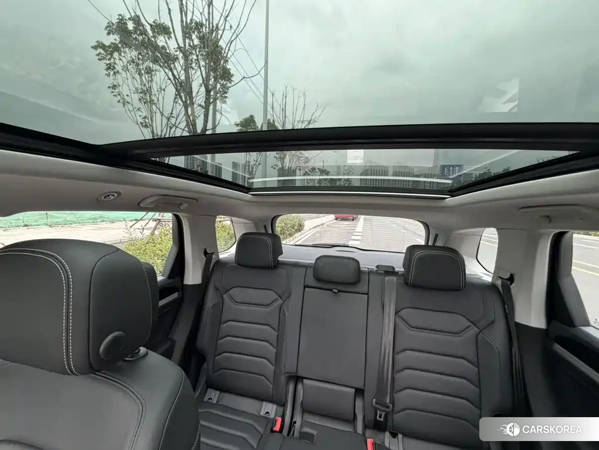 Volkswagen Touareg 2023 Champagne/brown из Китая, фото 4