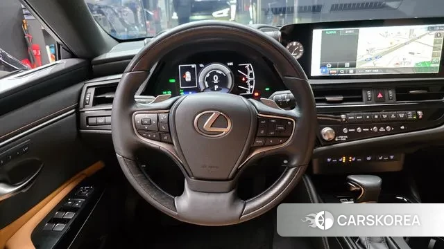 Lexus ES300h 7th generation 2023 Белый из Кореи, фото 4