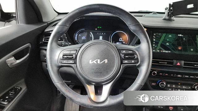 Kia Niro Plus 2023 Белый из Кореи, фото 4