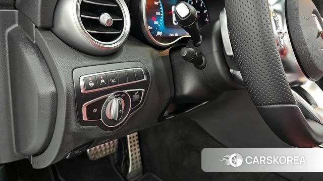 Mercedes-Benz C-Class W205 2023 Белый из Кореи, фото 4
