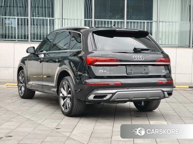 Audi Q7 2024 Черный из Китая, фото 4