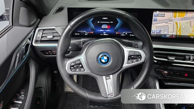 BMW i4 2022 Цвет галактики из Кореи, фото 4