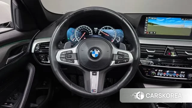 BMW 5 Series (G30) 2018 Белый из Кореи, фото 4