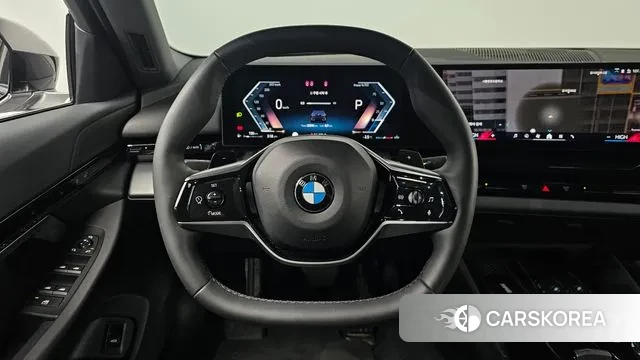 BMW 5 Series (G60) 2023 Черный из Кореи, фото 4