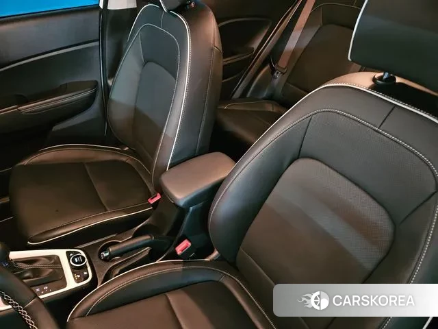 Hyundai Venue 2023 Жемчужный цвет из Кореи, фото 4