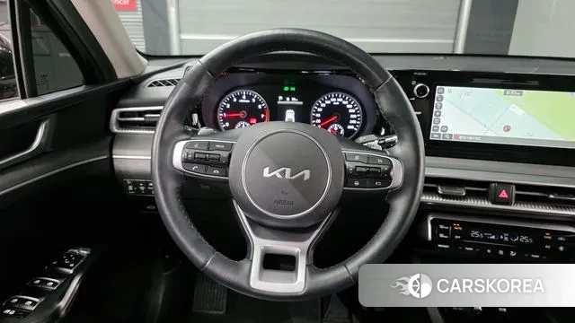 Kia K5 3rd generation 2023 Черный из Кореи, фото 4
