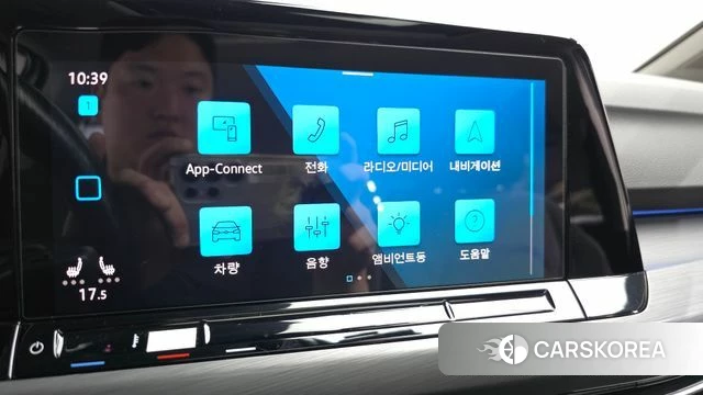 Volkswagen Golf 8th Generation 2023 Белый из Кореи, фото 4