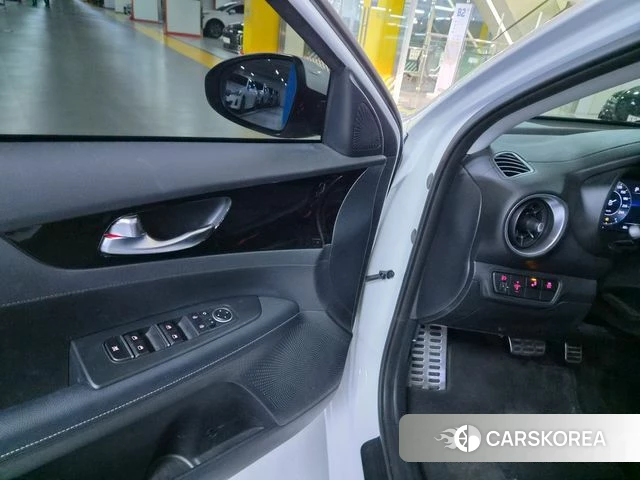 Kia The New K3 2nd generation 2024 Белый из Кореи, фото 4