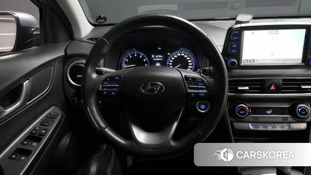 Hyundai Kona 2018 Светло-серебряный цвет из Кореи, фото 4
