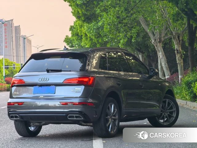 Audi Q5L 2023 Темно-серый из Китая, фото 4