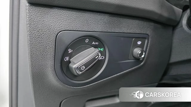 Volkswagen Tiguan second Generation 2023 Белый из Кореи, фото 4