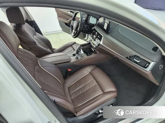 BMW 5 Series (G30) 2018 Белый из Кореи, фото 4