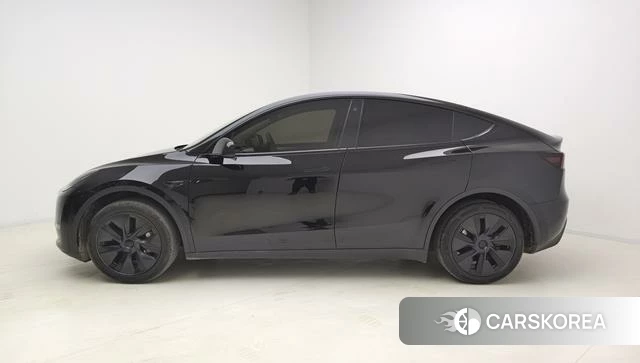 Tesla Model Y 2023 Черный из Китая, фото 4