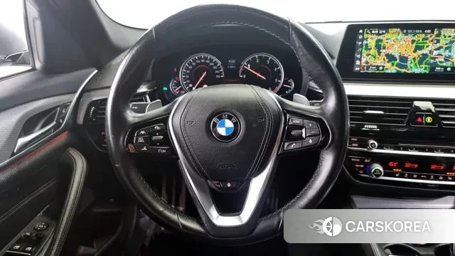 BMW 5 Series (G30) 2018 Серебристо-серый из Кореи, фото 4