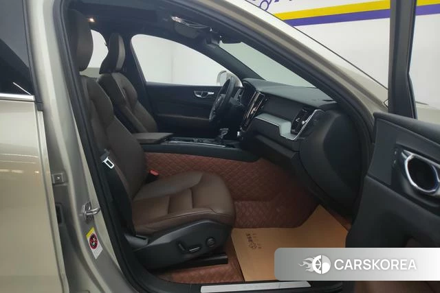 Volvo XC60 2021 Желтый из Китая, фото 4