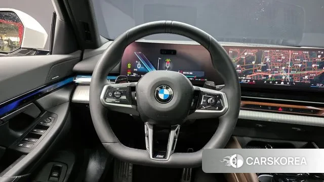 BMW 5 Series (G60) 2025 Белый из Кореи, фото 4