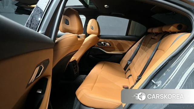 BMW 3 Series (G20) 2025 Серебристо-серый из Кореи, фото 4