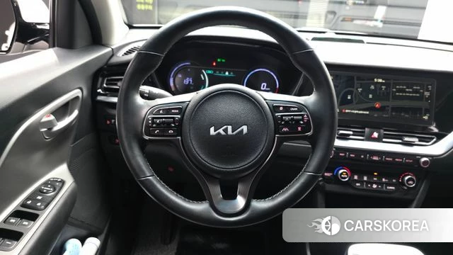 Kia Niro Plus 2023 Белый из Кореи, фото 4