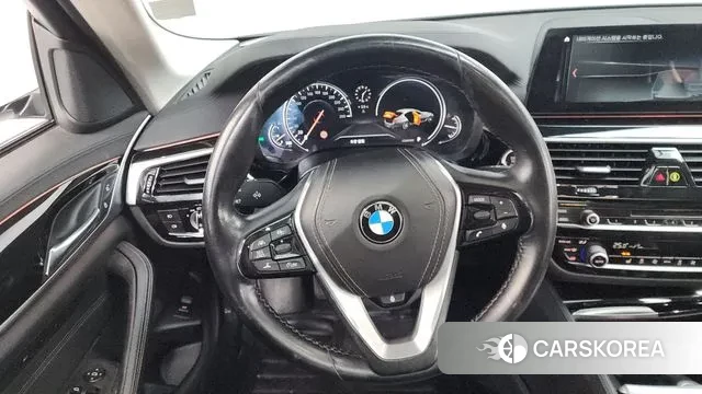 BMW 5 Series (G30) 2018 Белый из Кореи, фото 4