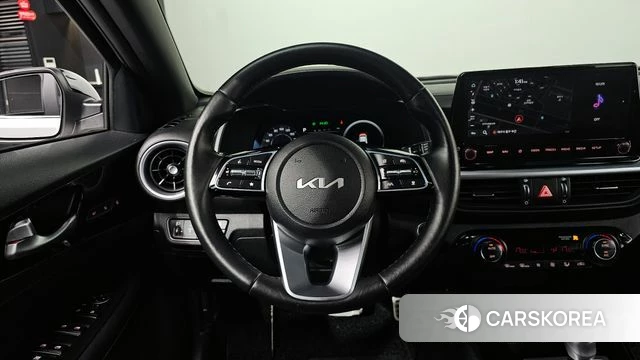 Kia The New K3 2nd generation 2023 Белый из Кореи, фото 4