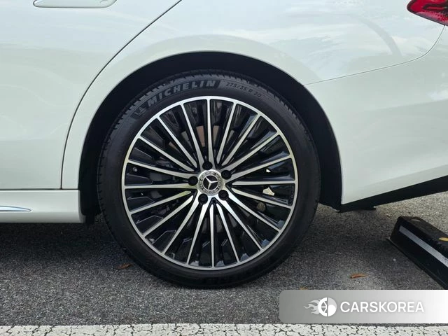 Mercedes-Benz E-Class W214 2024 Белый из Кореи, фото 4