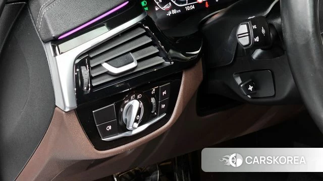 BMW 5 Series (G30) 2022 Белый из Кореи, фото 4
