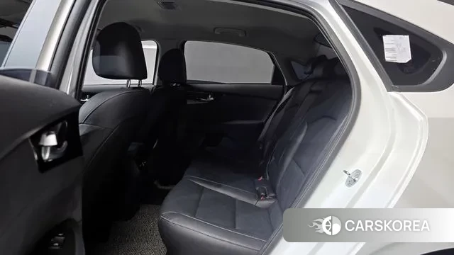 Kia The New K3 2nd generation 2023 Белый из Кореи, фото 4