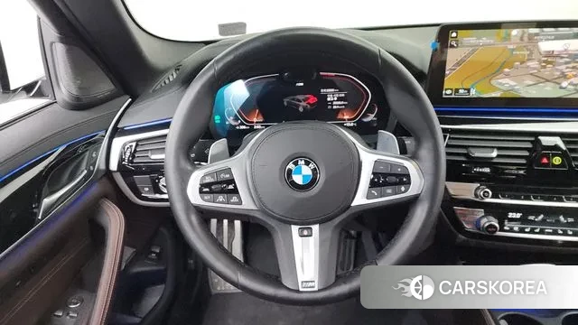 BMW 5 Series (G30) 2021 Белый из Кореи, фото 4