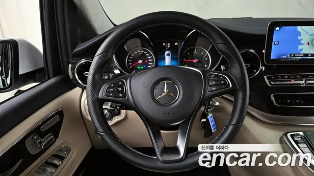 Mercedes-Benz V-Class 2023 Белый из Кореи, фото 4