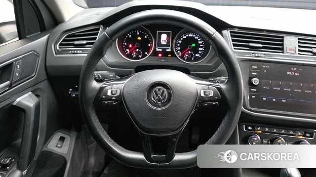 Volkswagen Tiguan second Generation 2018 Белый из Кореи, фото 4
