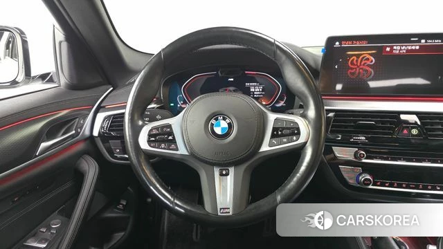 BMW 5 Series (G30) 2023 Белый из Кореи, фото 4