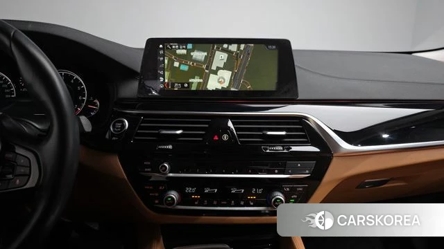 BMW 5 Series (G30) 2018 Белый из Кореи, фото 4