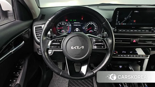 Kia Seltos 2022 Белый из Кореи, фото 4