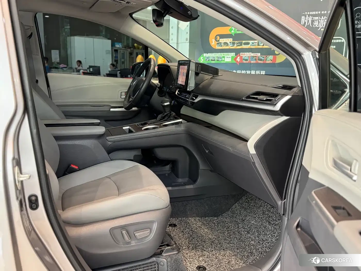 Toyota Sienna 2022 Silver/gray из Китая, фото 4