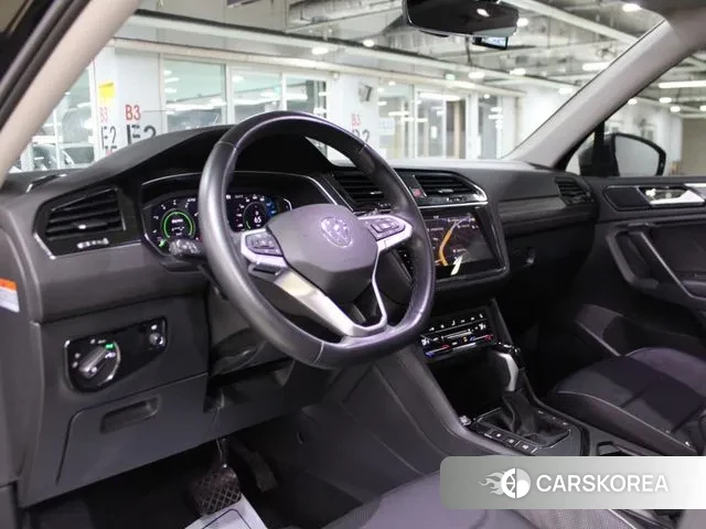 Volkswagen Tiguan Allspace 2023 Черный из Кореи, фото 4