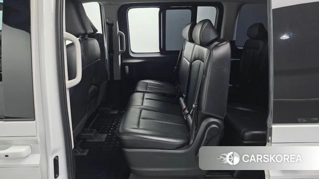 Hyundai Staria 2023 Белый из Кореи, фото 4