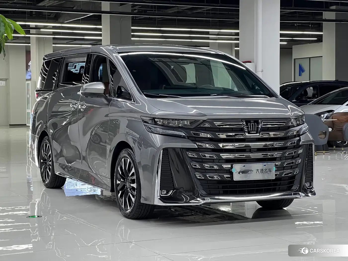 Toyota Vellfire 2026 Silver/gray из Китая, фото 4
